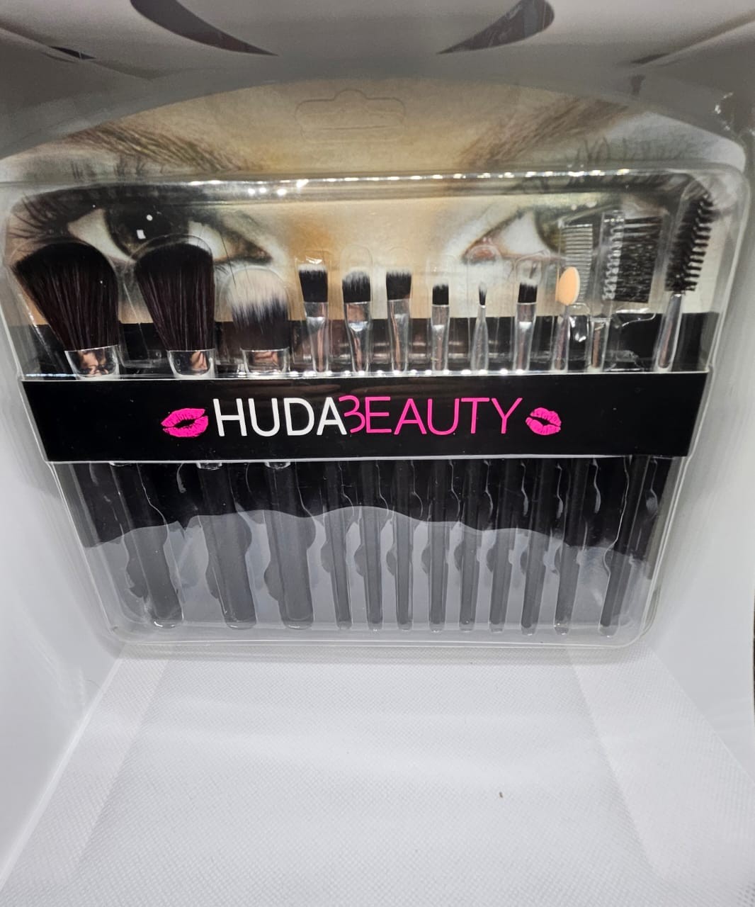 طاقم فرش ميك اب HUDA BEAUTY